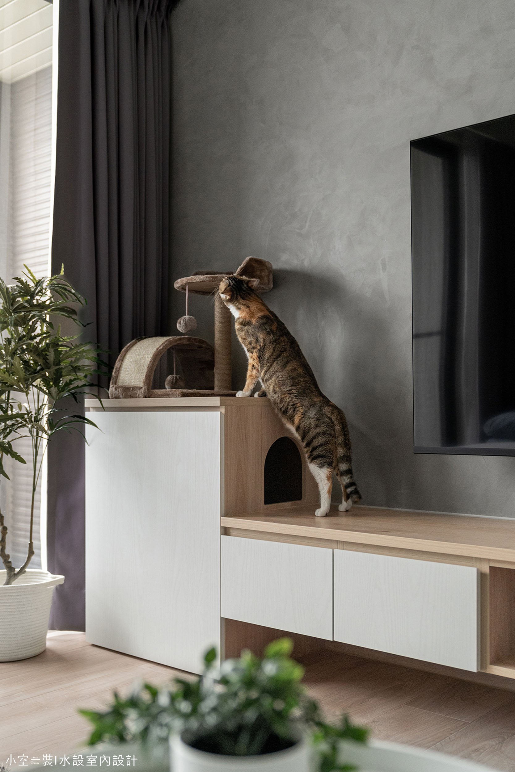 玄關收納設計，頂天鞋櫃與中島穿鞋椅