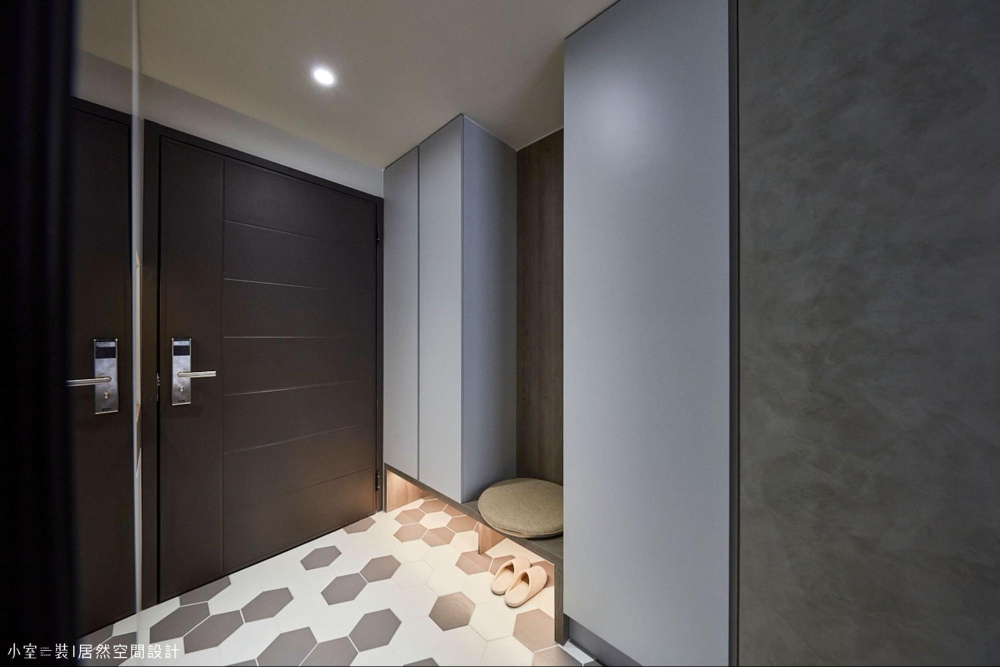 玄關設計重點 5:穿鞋椅